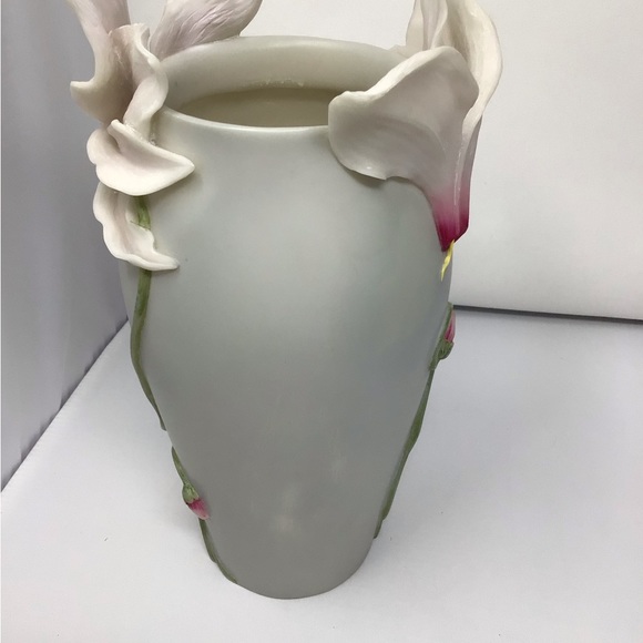 Ibis and Orchid Cyclamen Flower Table Vase - Picture 4 of 6